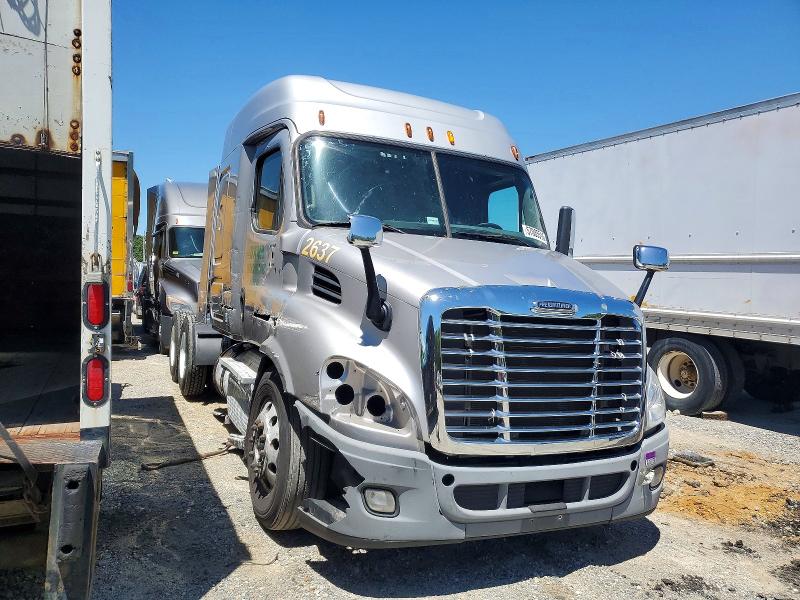 57085516 :رقم المزاد ، 3AKJGHDV5FSGH4328 vin ، 2015 Freightliner Cascadia مزاد بيع