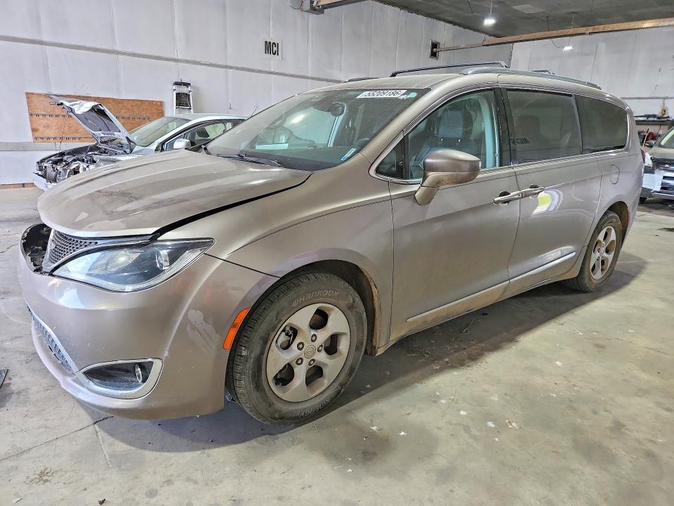 55209186 :رقم المزاد ، 2C4RC1EG8HR570873 vin ، 2017 Chrysler Pacifica مزاد بيع