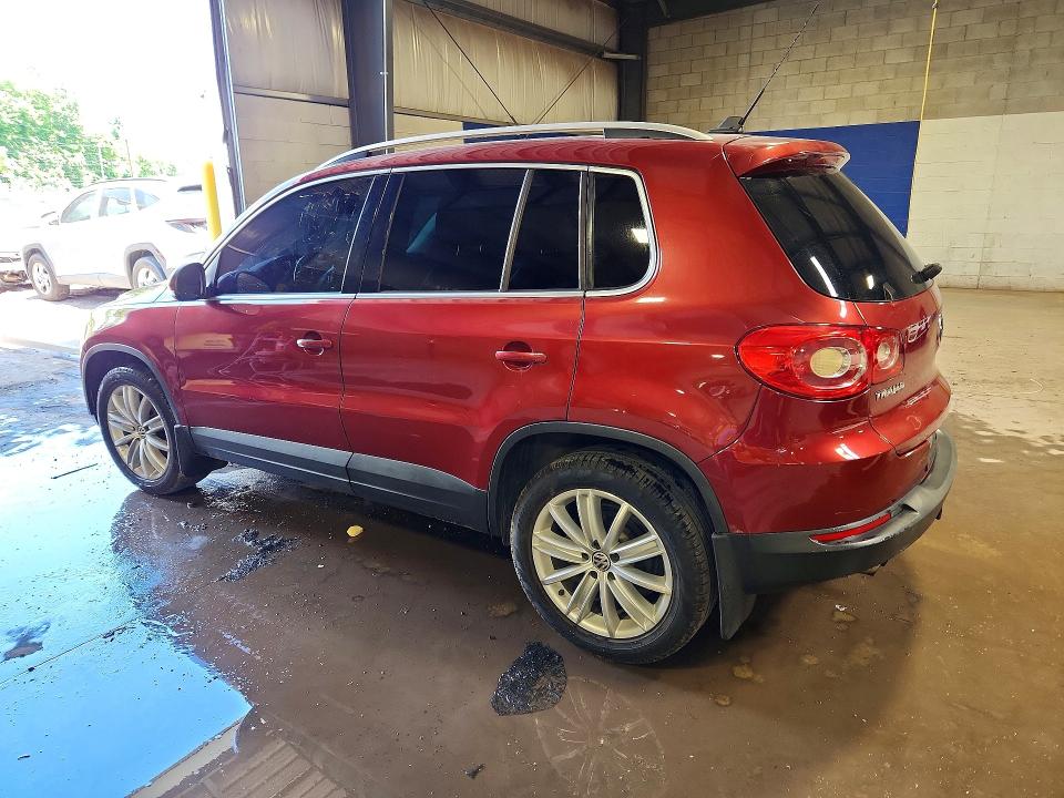 55193696 :رقم المزاد ، WVGBV7AX7BW001009 vin ، 2011 Volkswagen Tiguan مزاد بيع