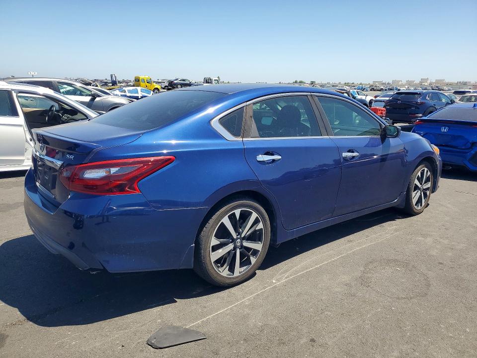 58590656 :رقم المزاد ، 1N4AL3AP3JC139974 vin ، 2018 Nissan Altima مزاد بيع