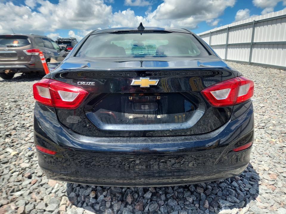 57893576 :رقم المزاد ، 1G1BC5SM6J7232472 vin ، 2018 Chevrolet Cruze مزاد بيع