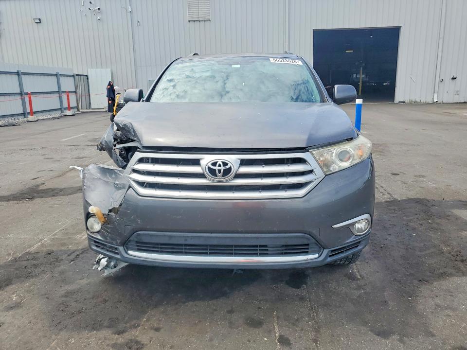 2013 Toyota Highlander მანქანა იყიდება აუქციონზე, vin: 5TDZK3EH8DS114980, აუქციონის ნომერი: 56523626