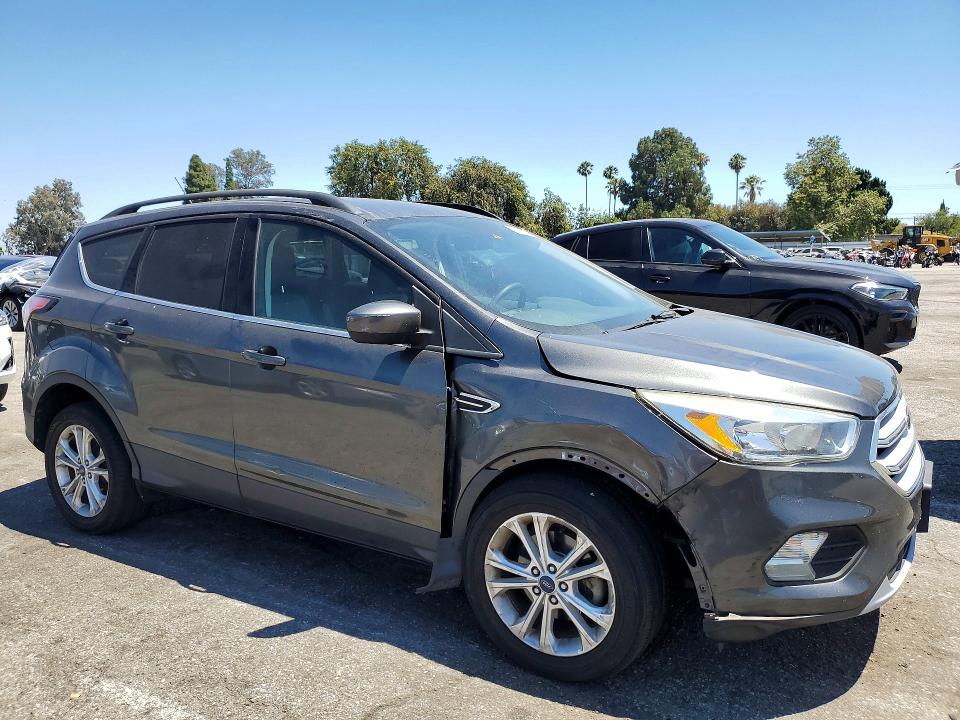 Продаж на аукціоні авто 2018 Ford Escape, vin: 1FMCU0GD7JUB25903, номер лоту: 57382786