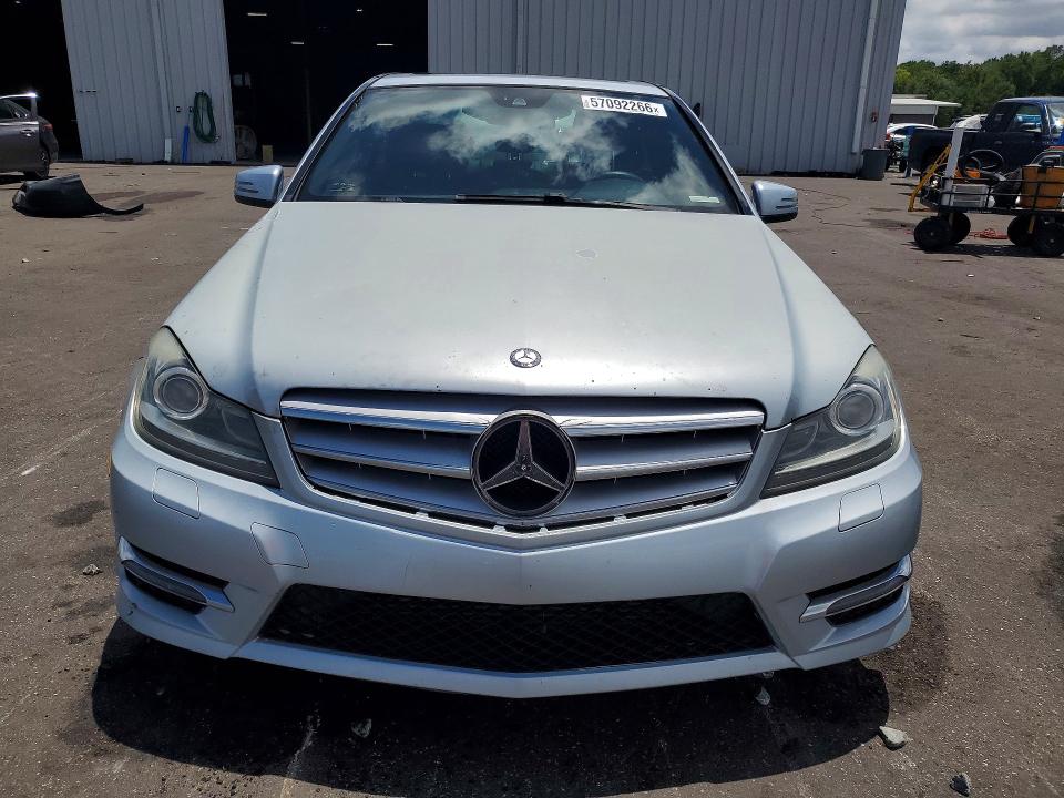 Продажа на аукционе авто 2013 Mercedes-benz C, vin: WDDGF4HB2DA854052, номер лота: 57092266