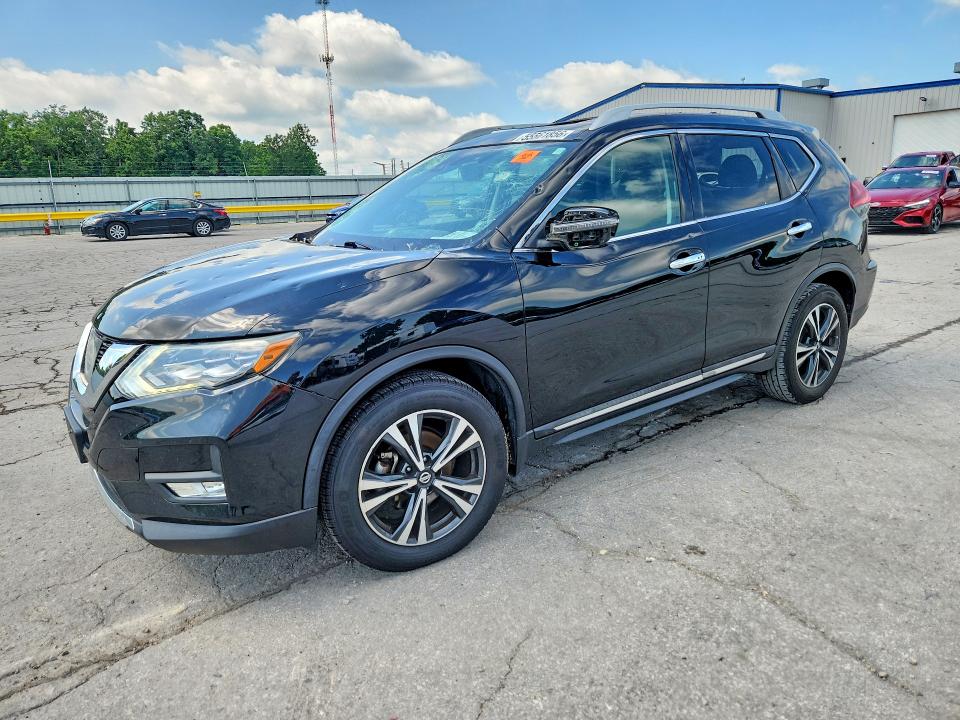 55561856 :رقم المزاد ، 5N1AT2MT5HC818955 vin ، 2017 Nissan Rogue مزاد بيع