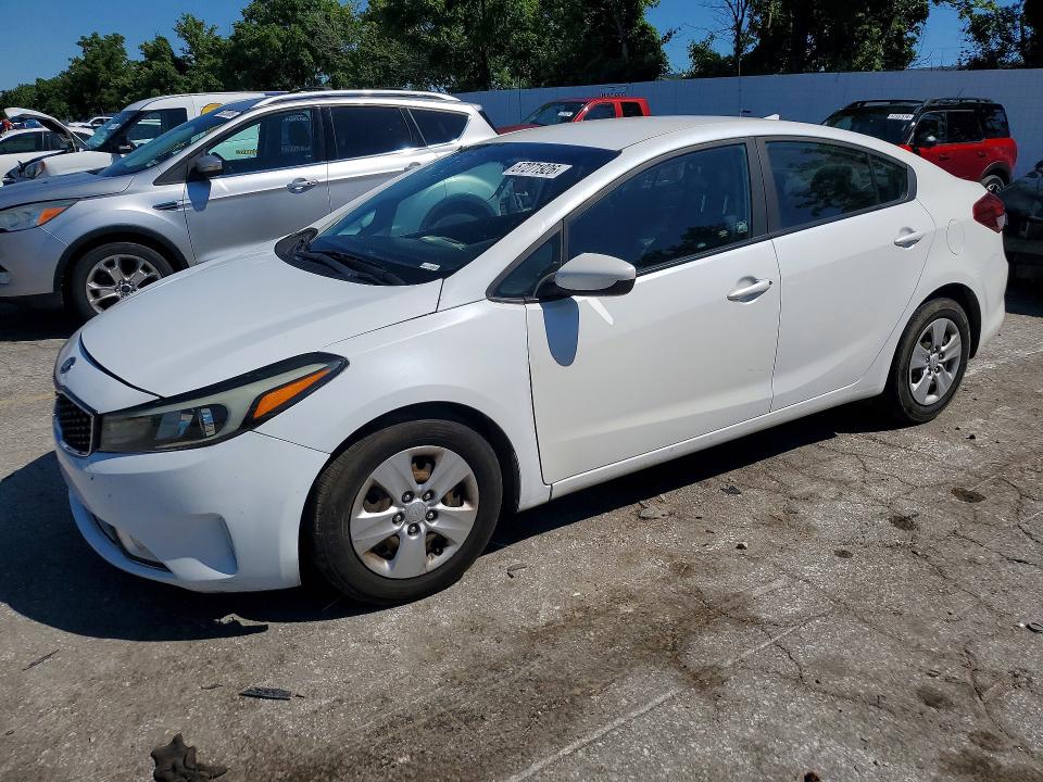 2018 Kia Forte მანქანა იყიდება აუქციონზე, vin: 3KPFL4A7XJE181721, აუქციონის ნომერი: 57271926