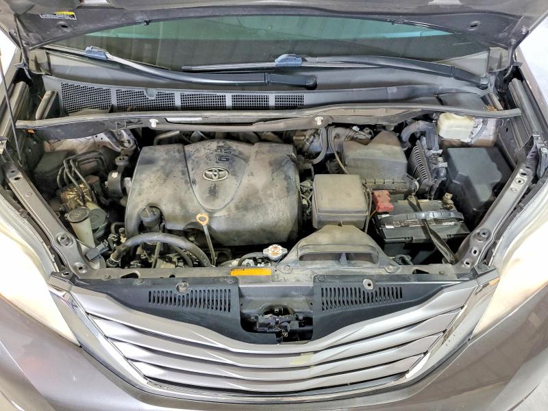 56434056 :رقم المزاد ، 5TDYZ3DC0HS832185 vin ، 2017 Toyota Sienna مزاد بيع