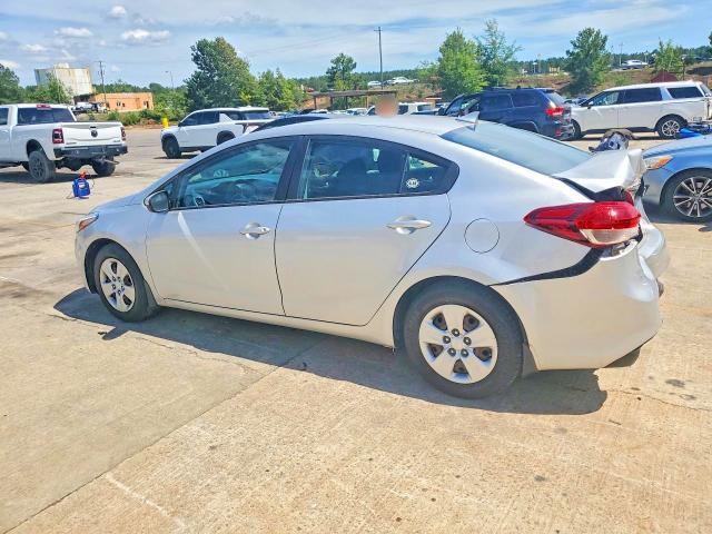 2017 Kia Forte მანქანა იყიდება აუქციონზე, vin: 3KPFK4A72HE098247, აუქციონის ნომერი: 57428426