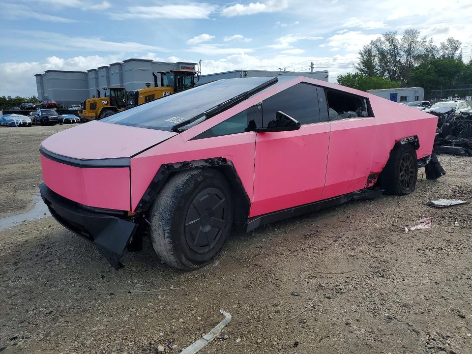 53913956 :رقم المزاد ، 7G2CEHED2RA034183 vin ، 2024 Tesla Cybertruck مزاد بيع