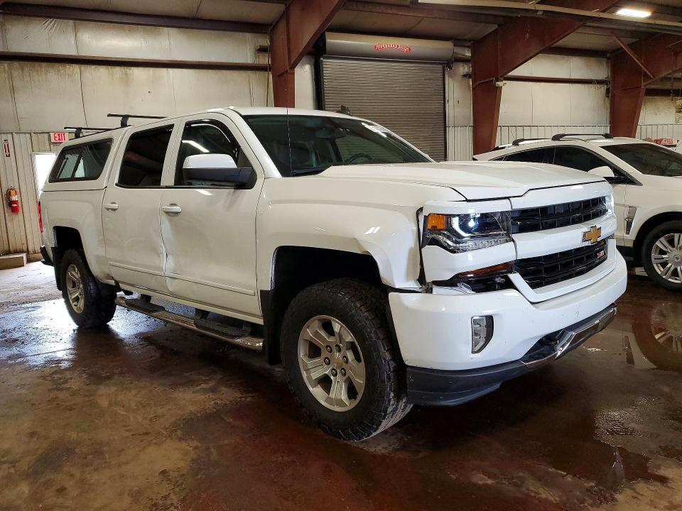 57335766 :رقم المزاد ، 3GCUKREC4JG563360 vin ، 2018 Chevrolet Silverado مزاد بيع