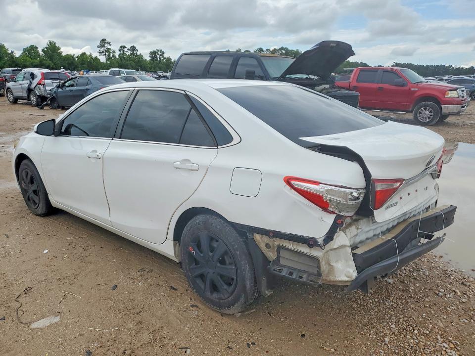 57318356 :رقم المزاد ، 4T4BF1FK6FR457646 vin ، 2015 Toyota Camry مزاد بيع