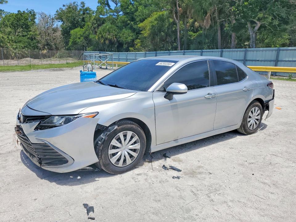 56293356 :رقم المزاد ، 4T1C31AK7NU584189 vin ، 2022 Toyota Camry مزاد بيع
