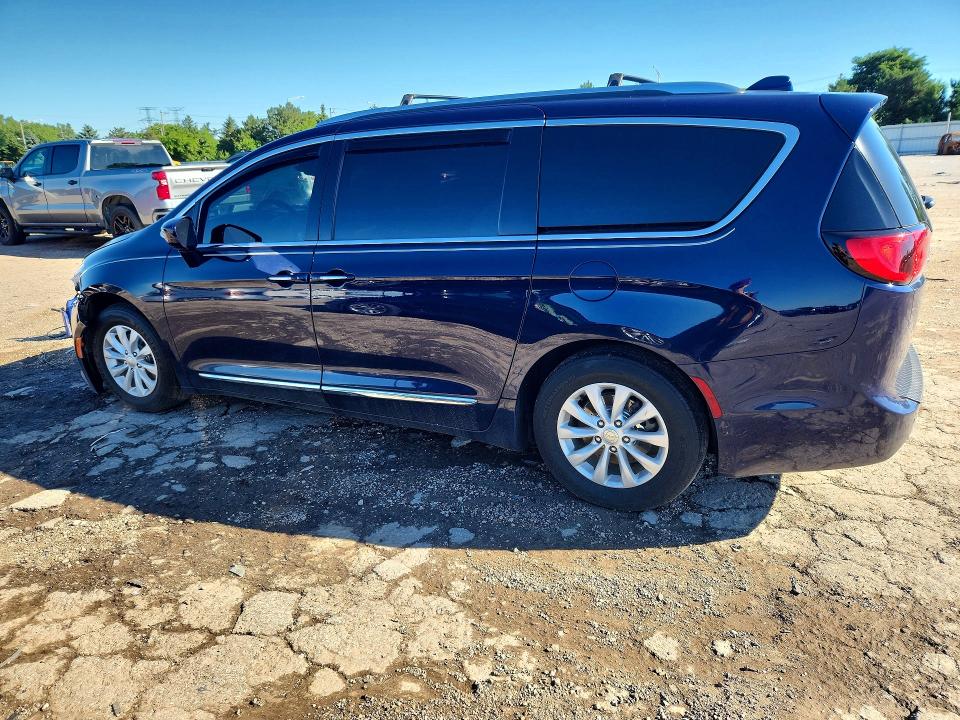 56777936 :رقم المزاد ، 2C4RC1EG8JR104141 vin ، 2018 Chrysler Pacifica مزاد بيع