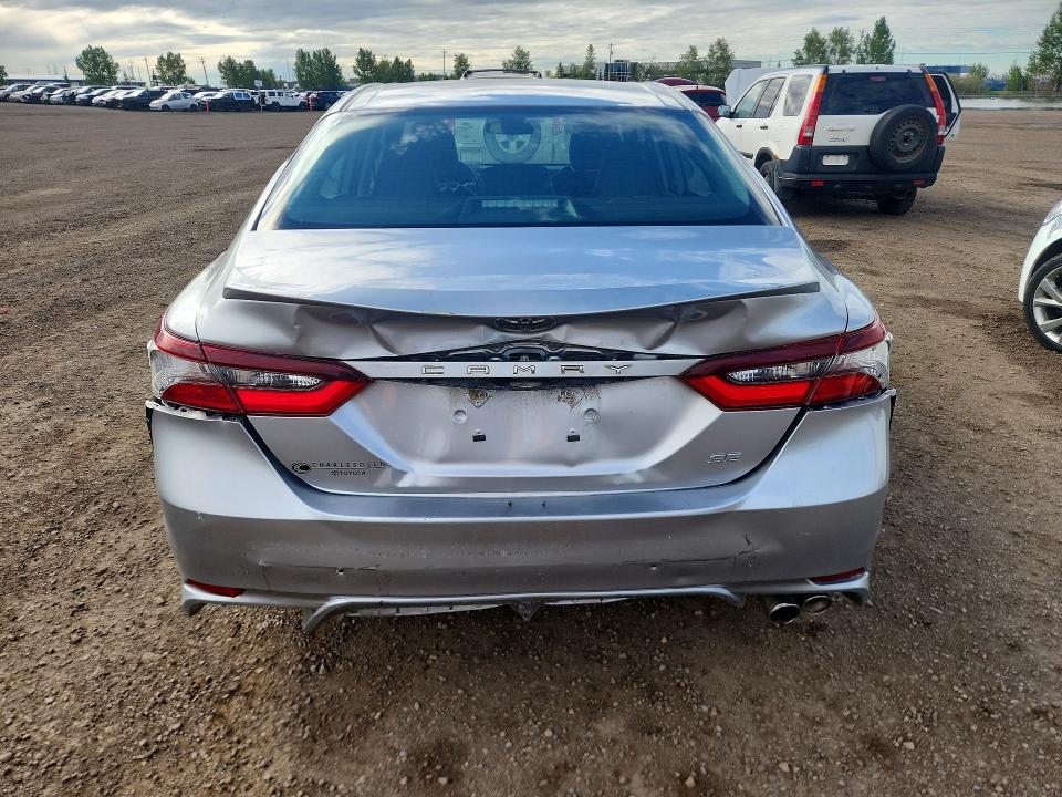 57157826 :رقم المزاد ، 4T1G11AK6MU612361 vin ، 2021 Toyota Camry مزاد بيع