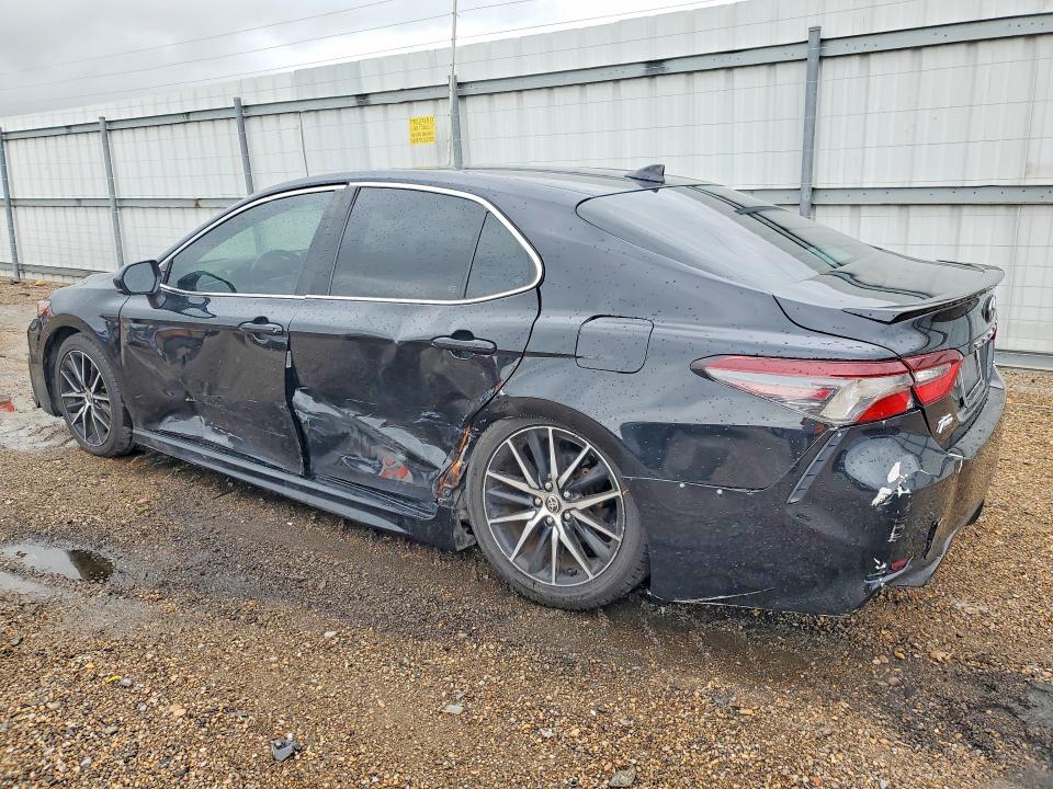 57591046 :رقم المزاد ، 4T1G11AK6MU598588 vin ، 2021 Toyota Camry مزاد بيع