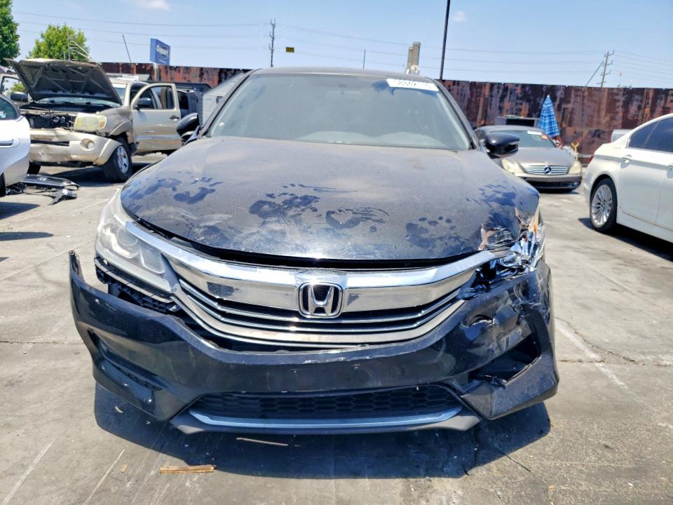 Продажа на аукционе авто 2017 Honda Accord, vin: 1HGCR2F33HA217100, номер лота: 58842116