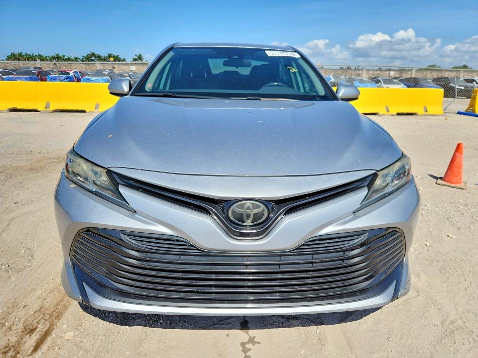 2019 Toyota Camry მანქანა იყიდება აუქციონზე, vin: 4T1B11HK0KU284979, აუქციონის ნომერი: 57712776