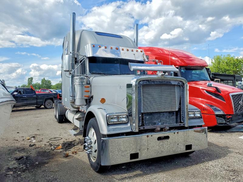 Auction sale of the 1998 Freightliner Fld120, vin: 1FUPCSEB4WL924548, lot number: 76054875
