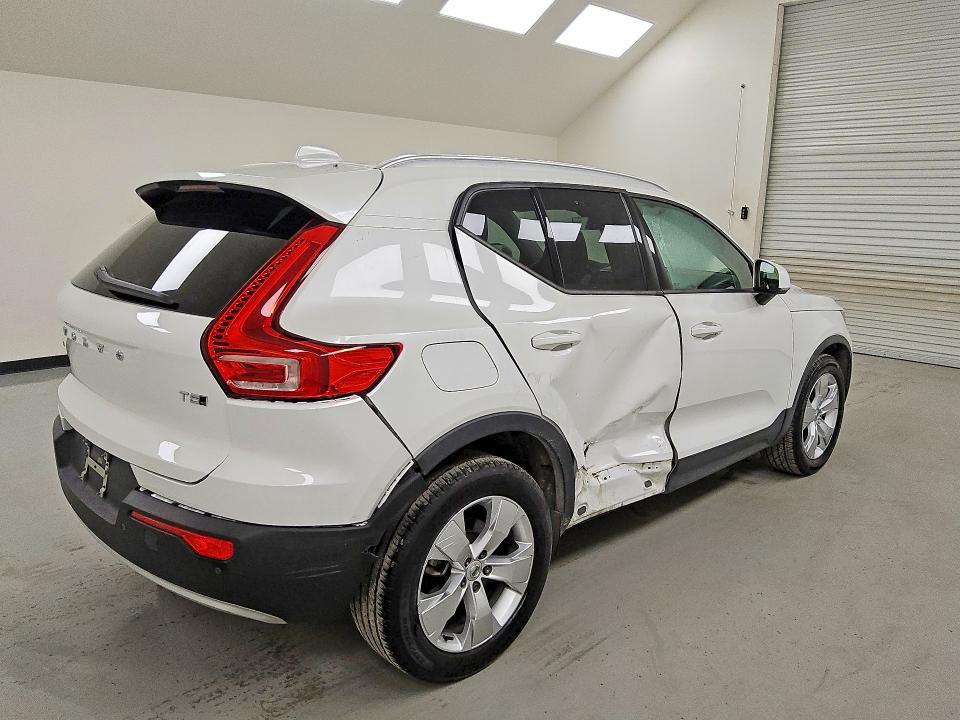 2021 Volvo Xc40 მანქანა იყიდება აუქციონზე, vin: YV4162UK4M2599650, აუქციონის ნომერი: 54218066