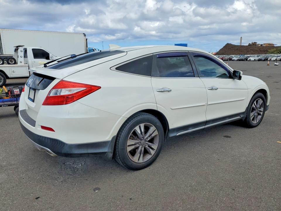 56368766 :رقم المزاد ، 5J6TF1H51FL000155 vin ، 2015 Honda Crosstour مزاد بيع