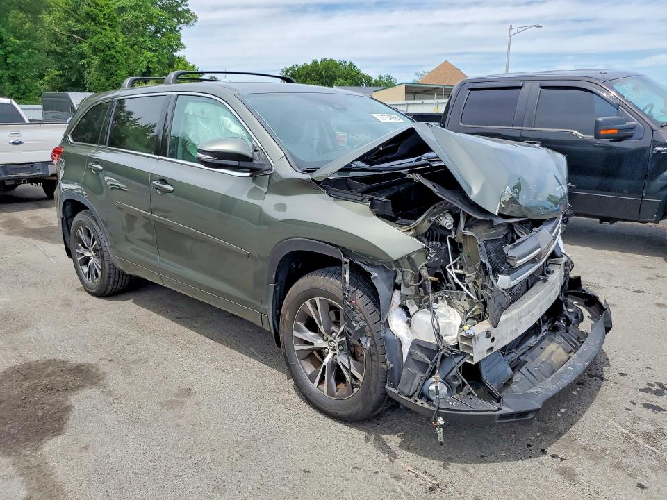 2017 Toyota Highlander მანქანა იყიდება აუქციონზე, vin: 5TDBZRFHXHS358229, აუქციონის ნომერი: 57754966