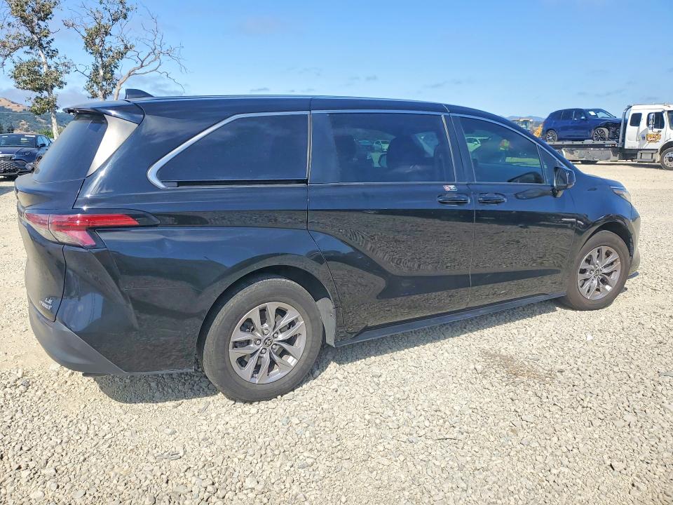 58515706 :رقم المزاد ، 5TDKRKEC1NS109908 vin ، 2022 Toyota Sienna مزاد بيع
