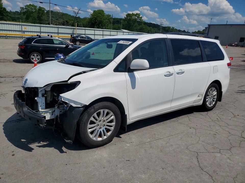 57192836 :رقم المزاد ، 5TDYK3DCXBS031369 vin ، 2011 Toyota Sienna مزاد بيع