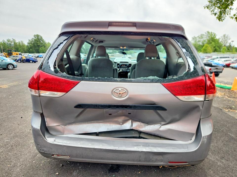 58151136 :رقم المزاد ، 5TDZK3DC7DS309619 vin ، 2013 Toyota Sienna مزاد بيع