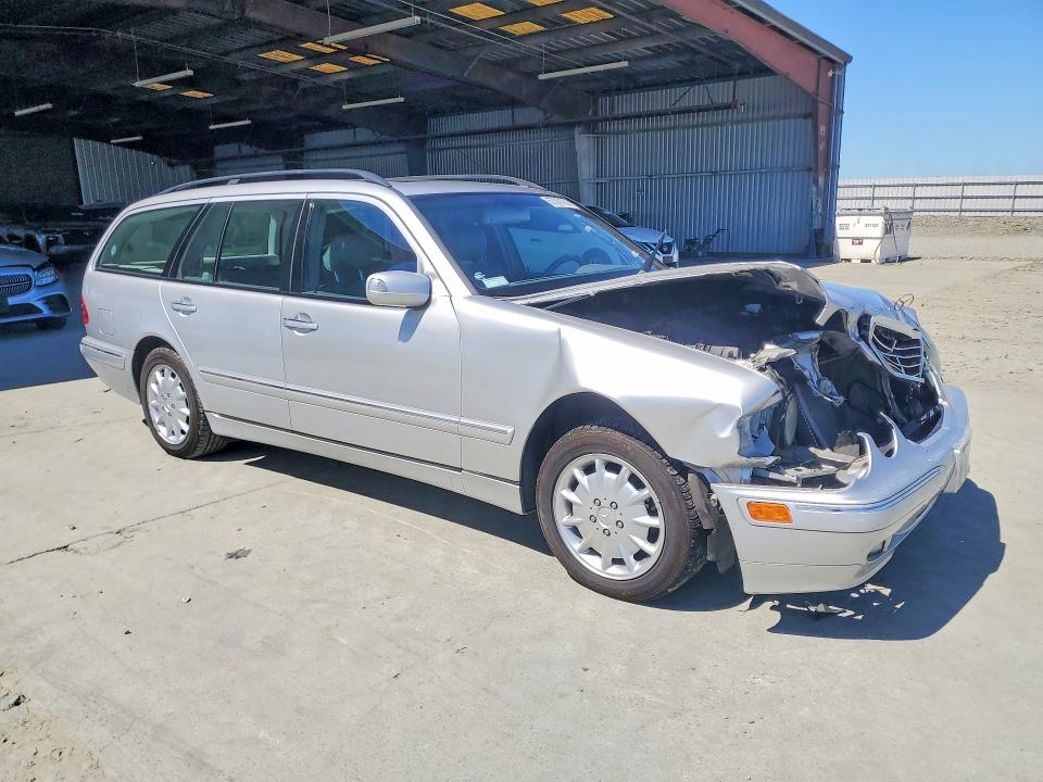 57387056 :رقم المزاد ، WDBJH82J21X051038 vin ، 2001 Mercedes-benz E مزاد بيع