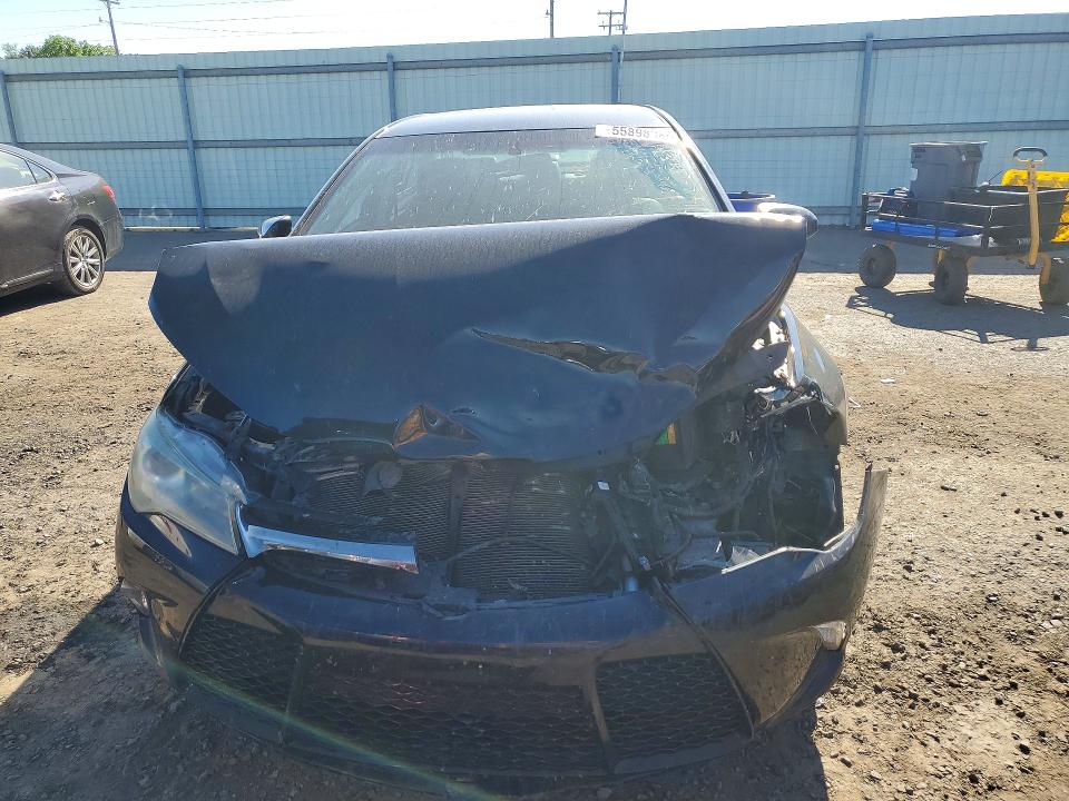 55898086 :رقم المزاد ، 4T1BF1FKXHU677644 vin ، 2017 Toyota Camry مزاد بيع