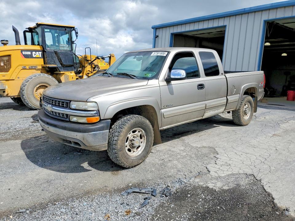 Auction sale of the 2000 Chevrolet Silverado, vin: 1GCGK29U2YZ170801, lot number: 57301806