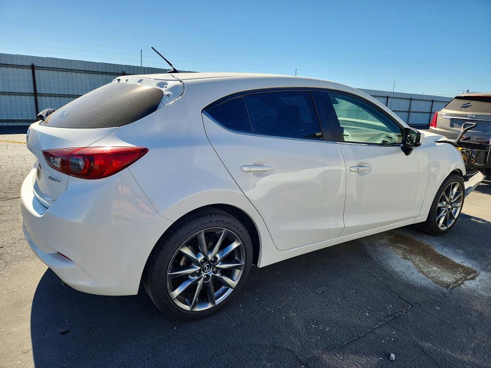 Продажа на аукционе авто 2018 Mazda 3, vin: 3MZBN1L37JM198352, номер лота: 56819646
