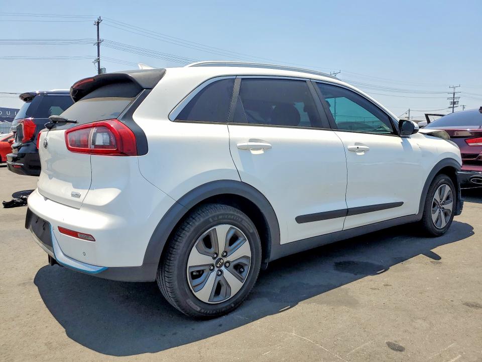 58605936 :رقم المزاد ، KNDCC3LD9J5153551 vin ، 2018 Kia Niro مزاد بيع