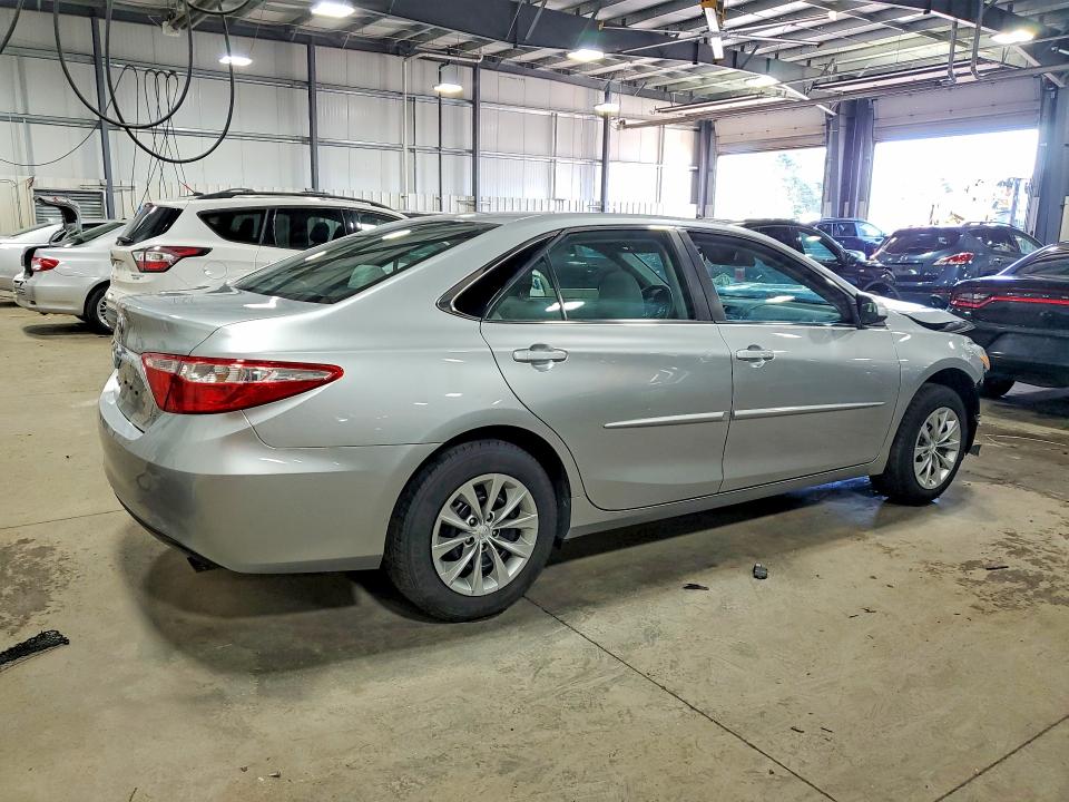 55877856 :رقم المزاد ، 4T1BF1FK1HU312494 vin ، 2017 Toyota Camry مزاد بيع