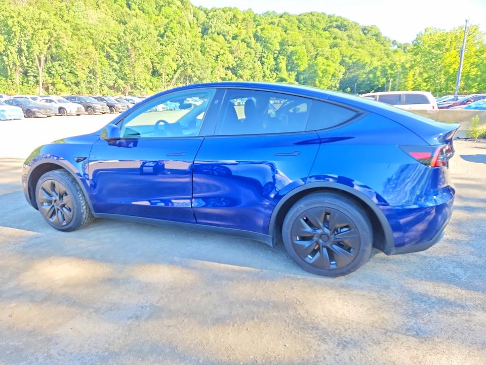57564566 :رقم المزاد ، 7SAYGDEE4PF827086 vin ، 2023 Tesla Model Y مزاد بيع