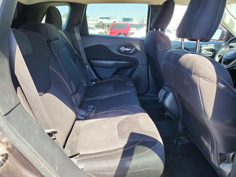 56700556 :رقم المزاد ، 1C4PJLCS5FW712195 vin ، 2015 Jeep Cherokee مزاد بيع