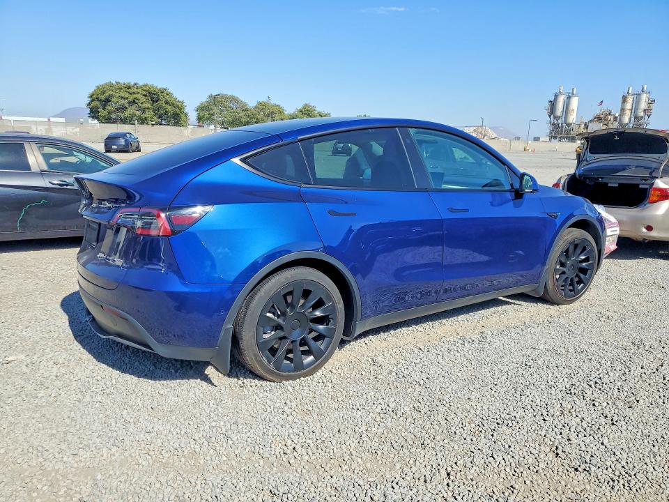 76296745 :رقم المزاد ، 7SAYGAEE2NF464959 vin ، 2022 Tesla Model Y مزاد بيع