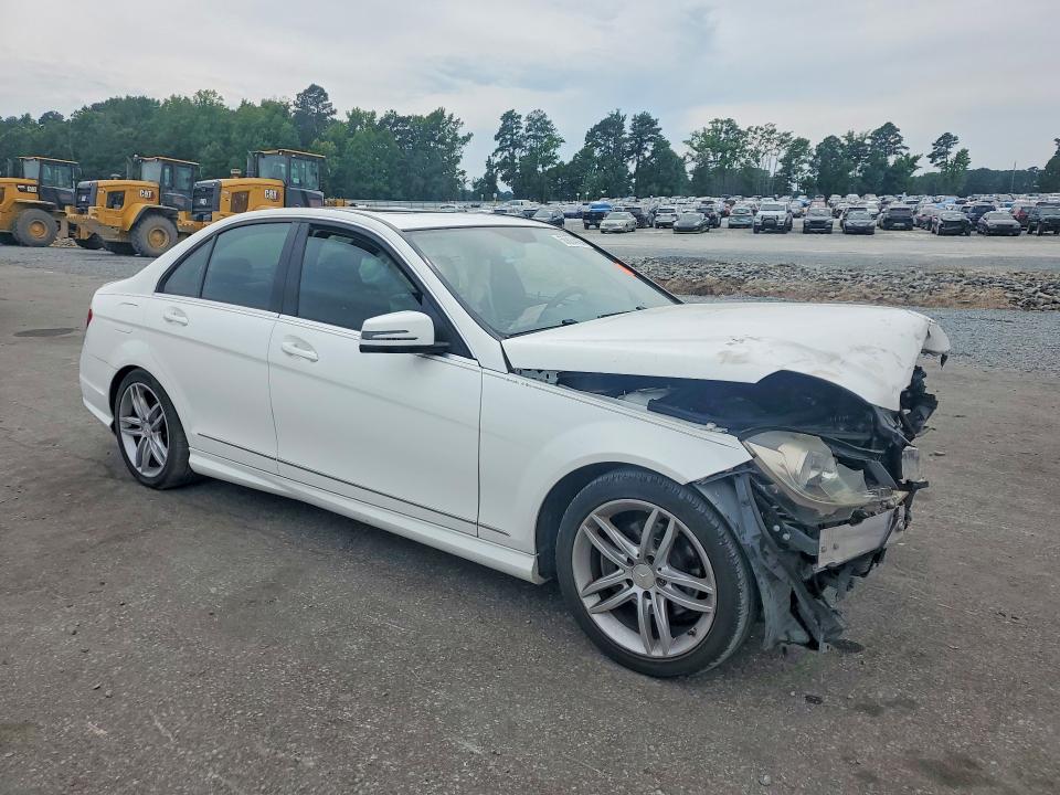 2014 Mercedes-benz C მანქანა იყიდება აუქციონზე, vin: WDDGF4HB3EA940844, აუქციონის ნომერი: 55824436