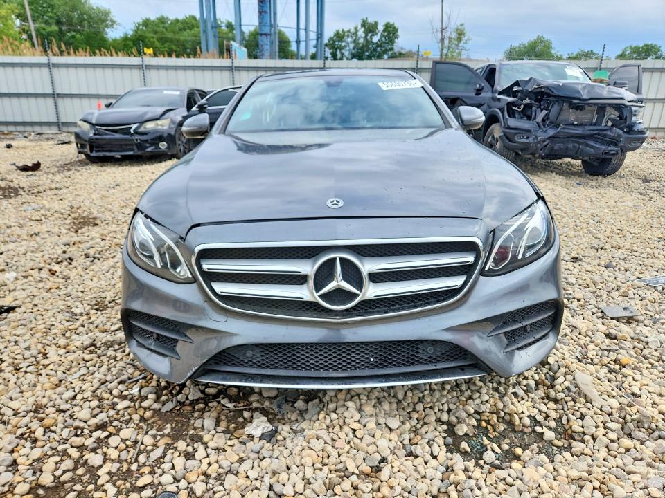 55800736 :رقم المزاد ، WDDZF6GB8JA388466 vin ، 2018 Mercedes-benz E مزاد بيع
