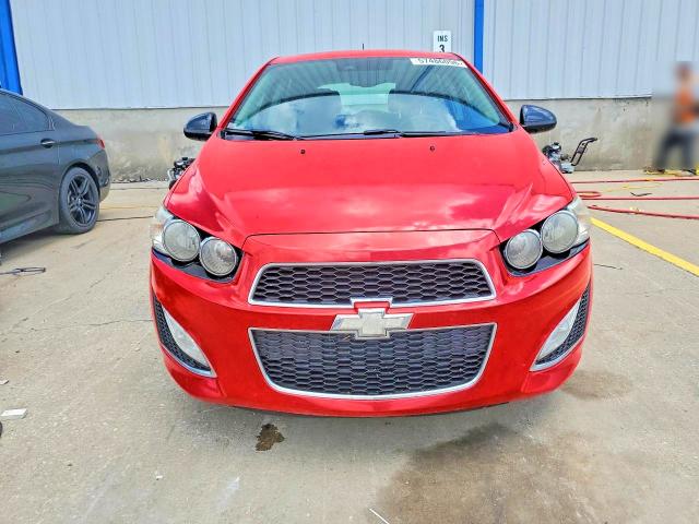 57486096 :رقم المزاد ، 1G1JG6SB5F4119285 vin ، 2015 Chevrolet Sonic مزاد بيع