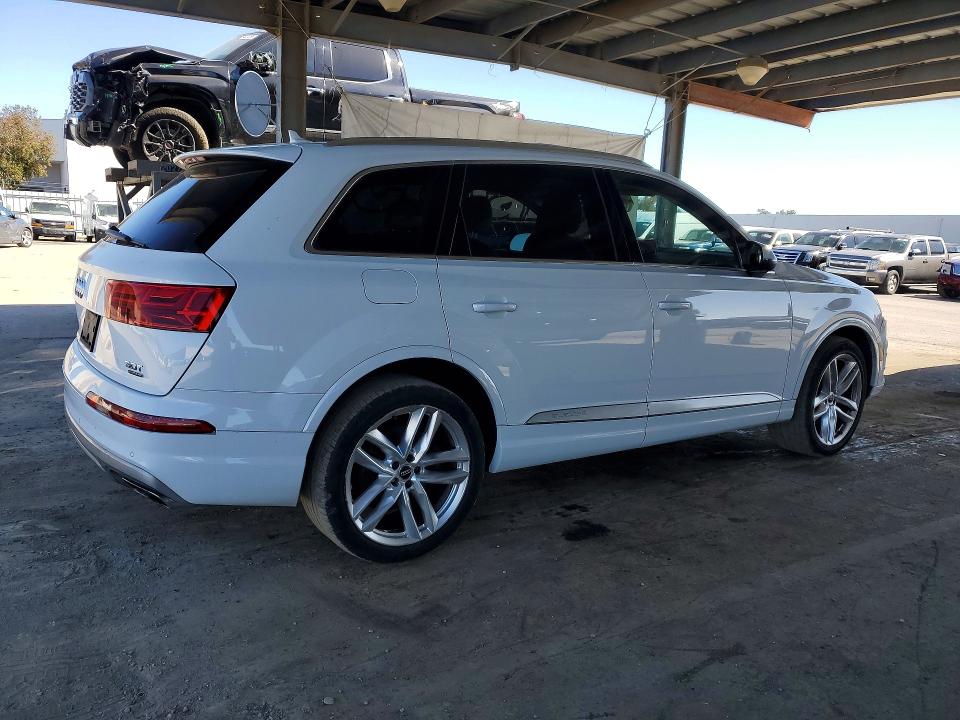 Продажа на аукционе авто 2017 Audi Q7, vin: WA1VAAF71HD011097, номер лота: 56460616