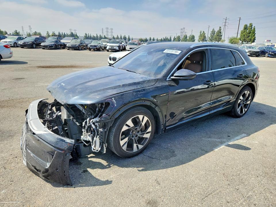 59120796 :رقم المزاد ، WA1LAAGE8NB026143 vin ، 2022 Audi E-tron مزاد بيع