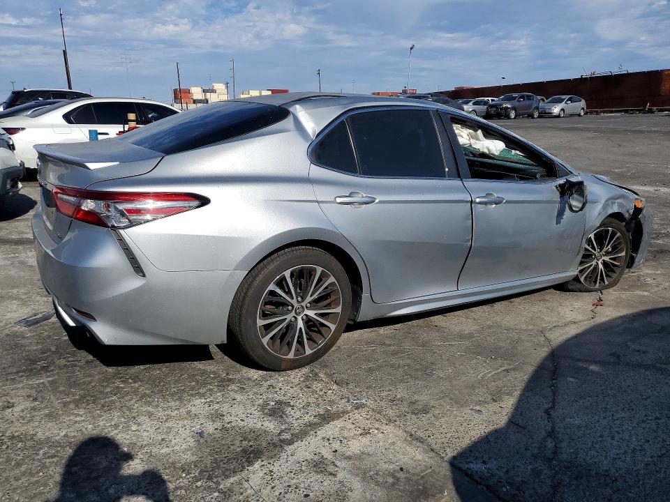 2018 Toyota Camry მანქანა იყიდება აუქციონზე, vin: 4T1B11HK7JU007406, აუქციონის ნომერი: 58419426