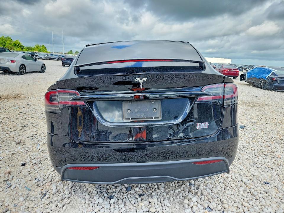 57009976 :رقم المزاد ، 7SAXCBE69NF357039 vin ، 2022 Tesla Model X مزاد بيع