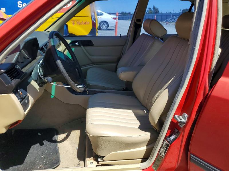 56048686 :رقم المزاد ، WDBEA30D6KA886795 vin ، 1989 Mercedes-benz 300 مزاد بيع