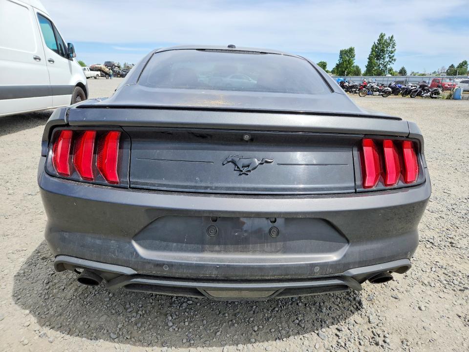 57526476 :رقم المزاد ، 1FA6P8TH3J5163726 vin ، 2018 Ford Mustang مزاد بيع