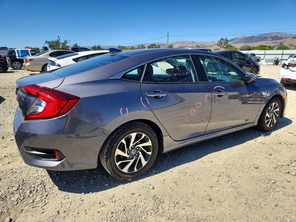 56151346 :رقم المزاد ، 19XFC2F77HE215962 vin ، 2017 Honda Civic مزاد بيع