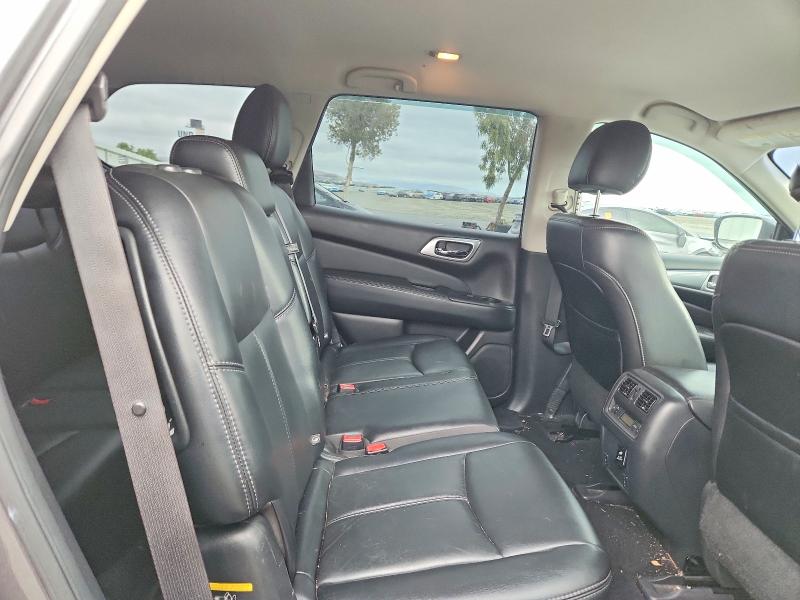58252076 :رقم المزاد ، 5N1DR2MN7HC646358 vin ، 2017 Nissan Pathfinder مزاد بيع