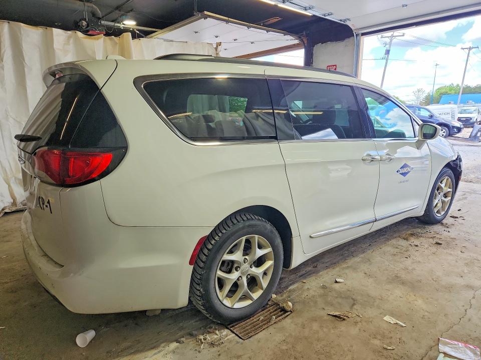 Продажа на аукционе авто 2017 Chrysler Pacifica, vin: 2C4RC1BG6HR820499, номер лота: 55683906