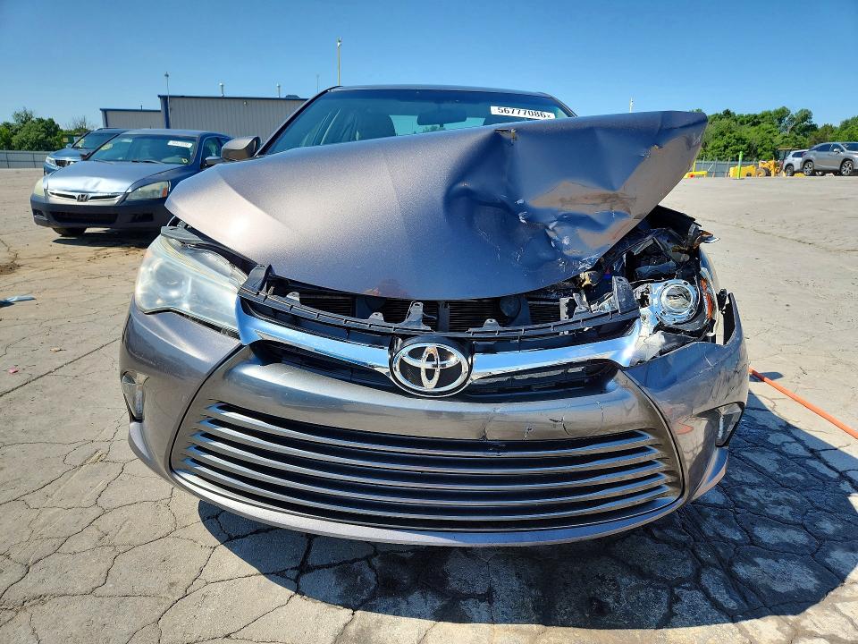 56777086 :رقم المزاد ، 4T1BF1FK7HU353583 vin ، 2017 Toyota Camry مزاد بيع